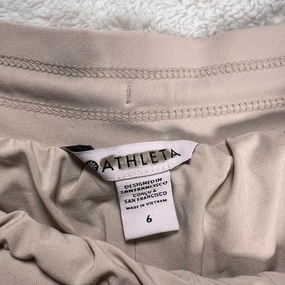 Athleta Aprs Ski Quilted Chevron Shorts Beige Women's Size 6 Pockets Drawstring - Picture 6 of 11